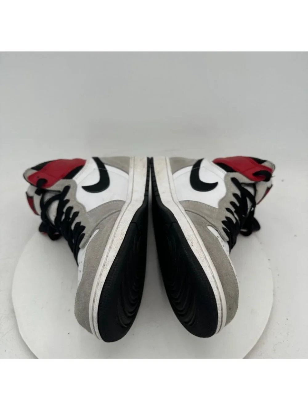 Nike Air Jordan 1 High Men Size 10.5 555088-126 Light Smoke Grey Black Red Shoes